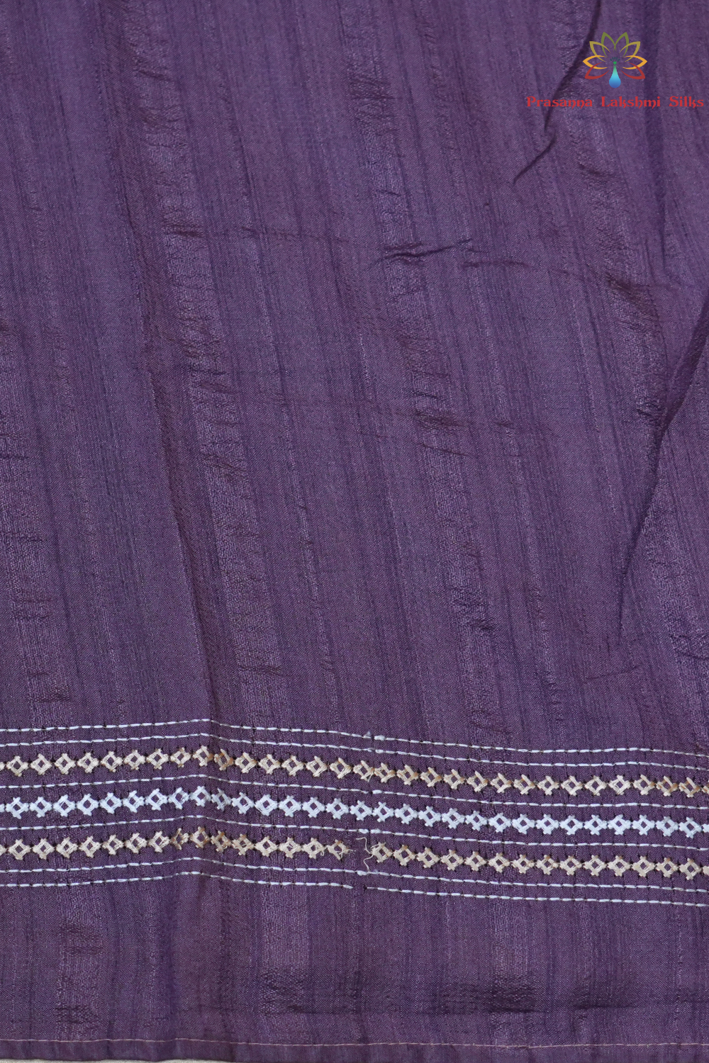 Elegant thread embroidered saree featuring rich Kutch work pallu and running blouse piece.
