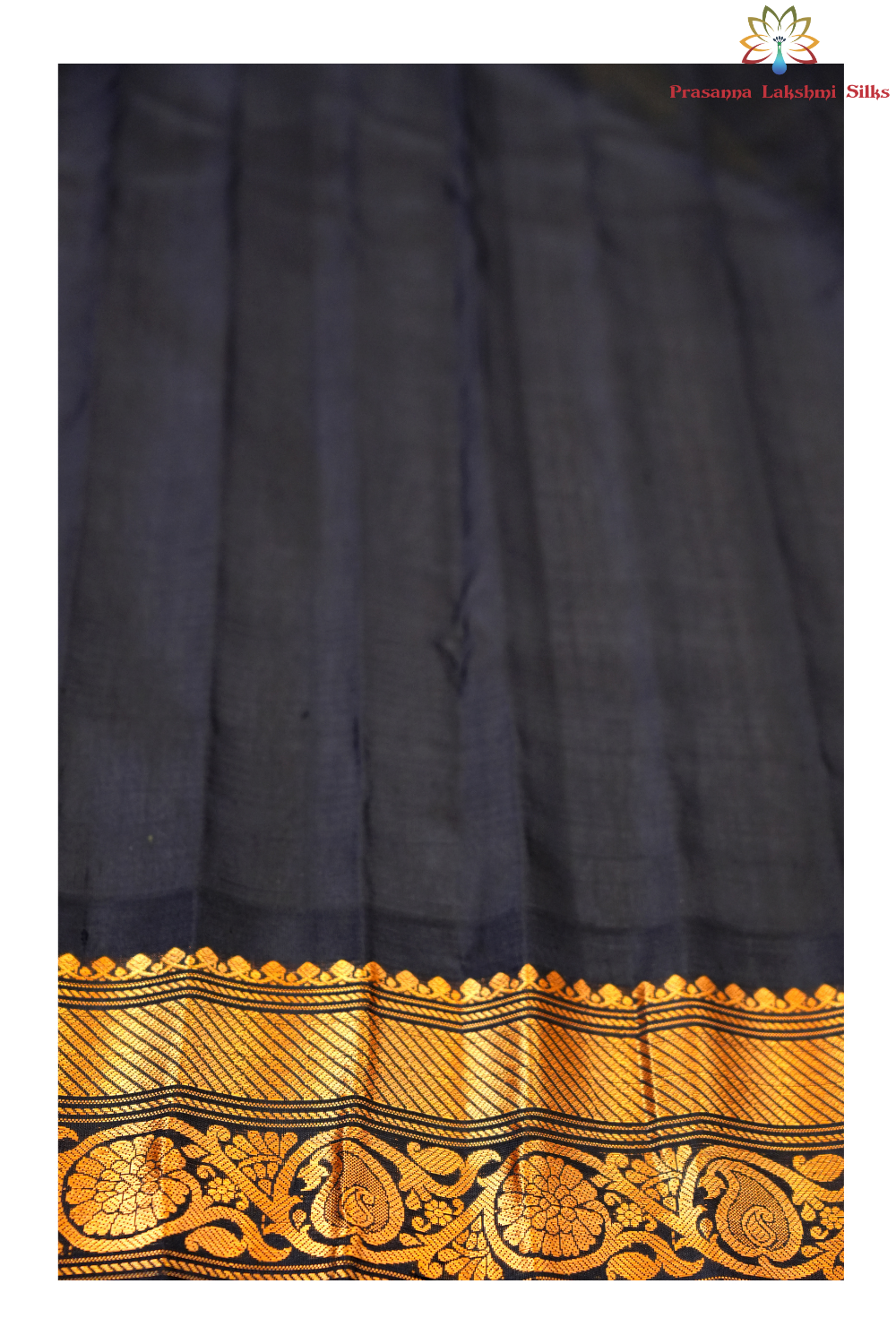 Handloom Gadwal silk cotton saree with all-over zari buttis and rich brocade pallu.
