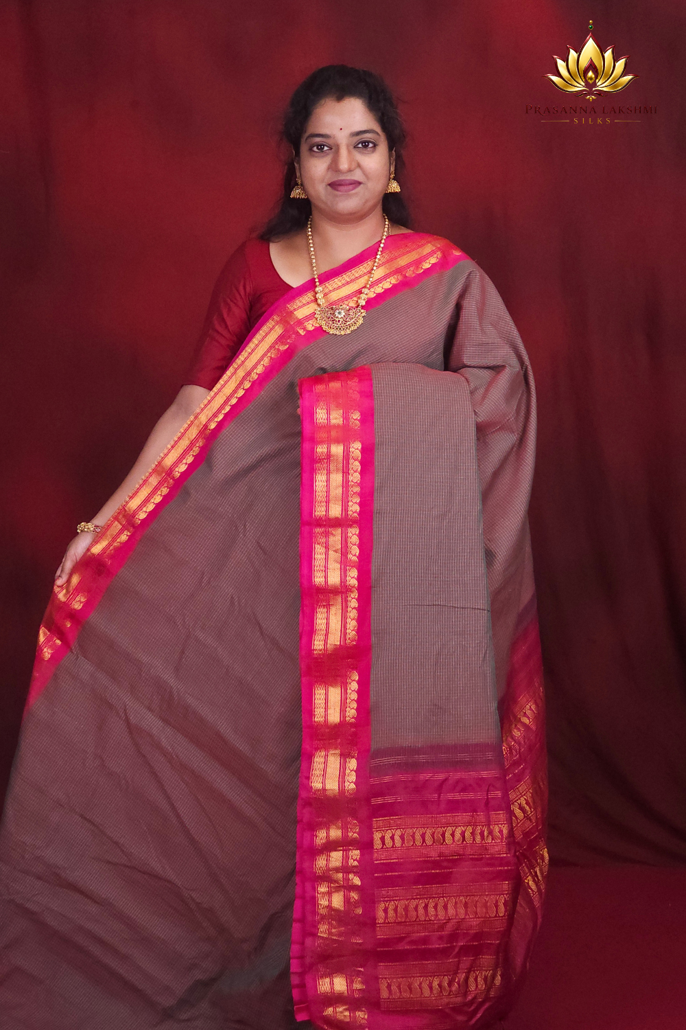 Lightweight Gadwal cotton saree featuring elegant zari border and striped pallu design.
