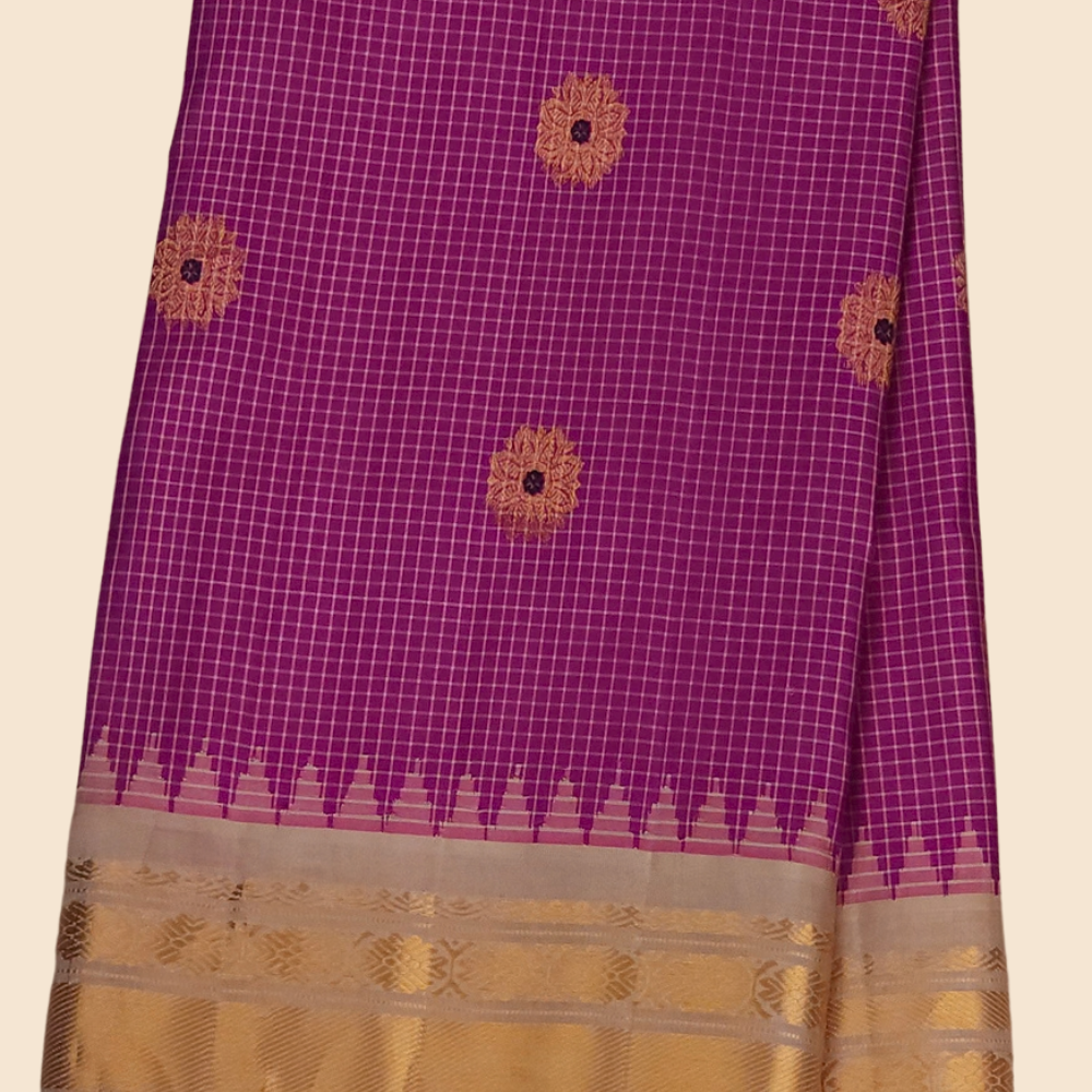 Elegant handloom Gadwal pure silk saree suitable for weddings and festive celebrations.