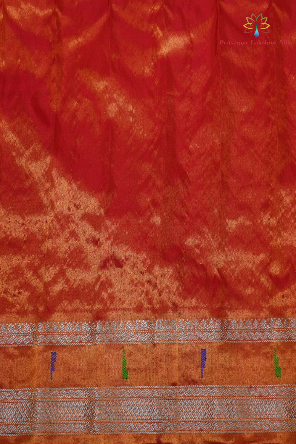 Elegant Gadwal tissue silk saree featuring brocade tissue pallu and contrast blouse.
