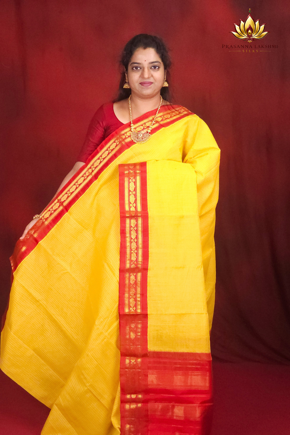 Lightweight Gadwal cotton saree featuring elegant zari border and striped pallu design.

