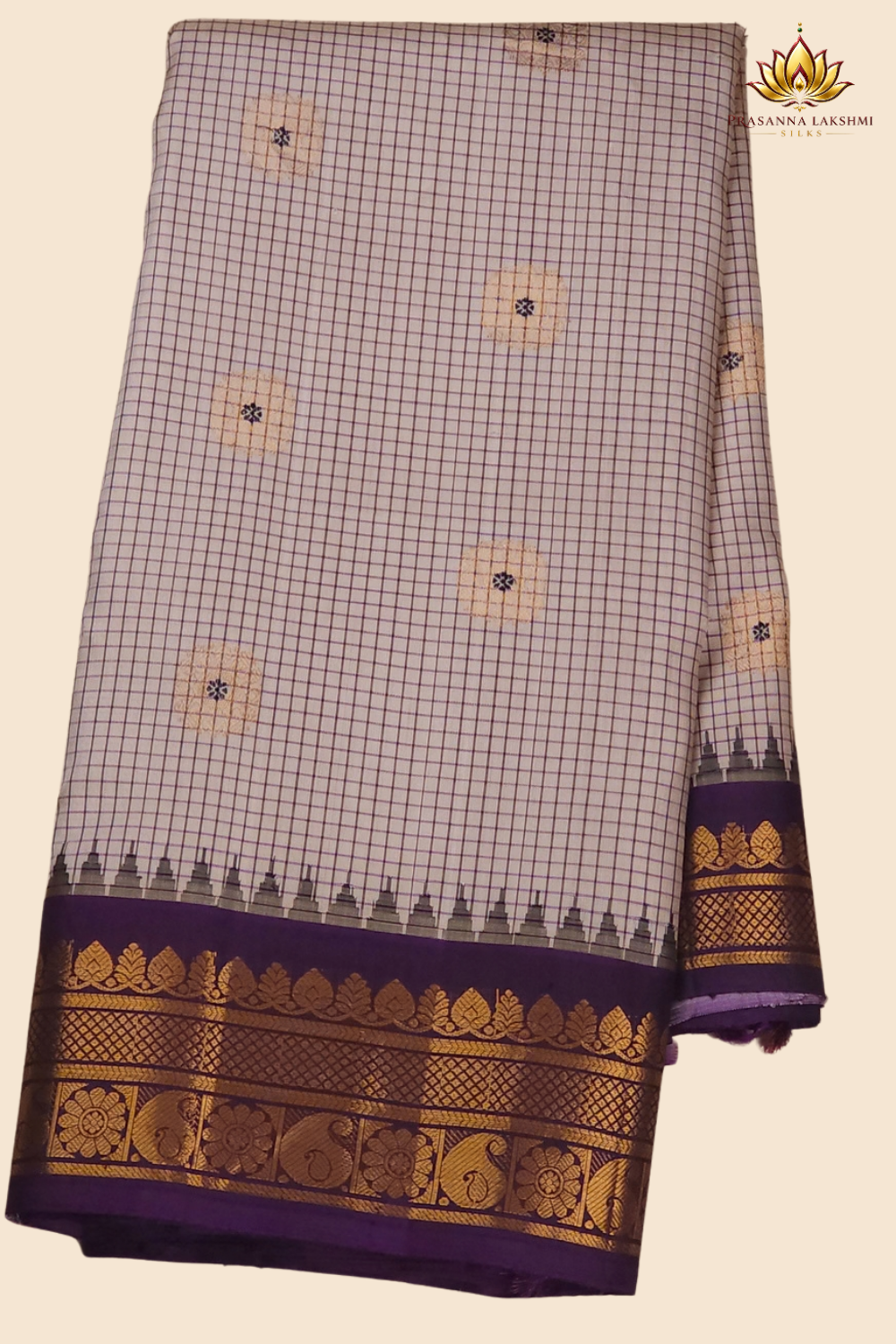 Elegant handloom Gadwal pure silk saree suitable for weddings and festive celebrations.
