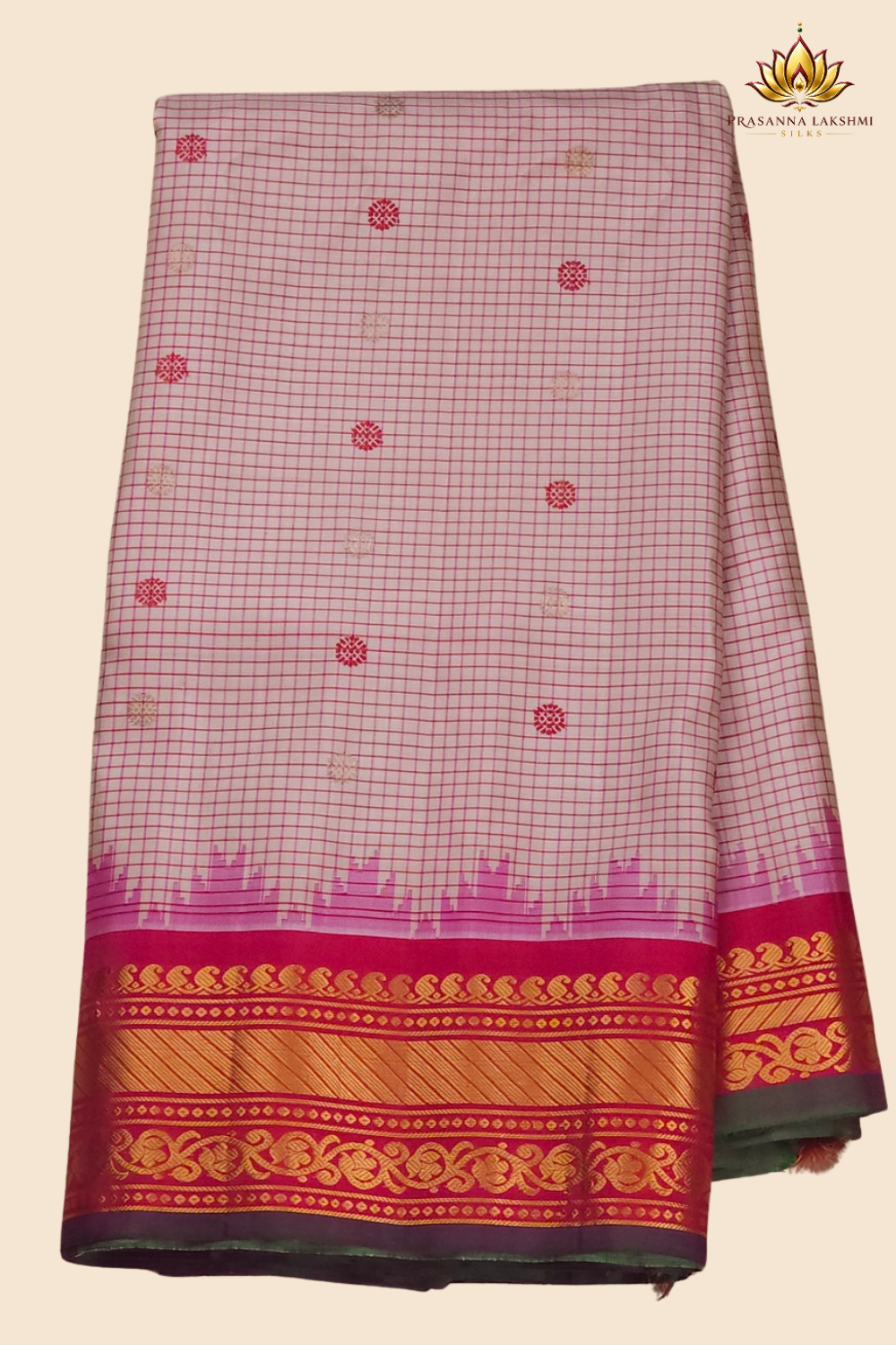 Elegant handloom Gadwal pure silk saree suitable for weddings and festive celebrations.