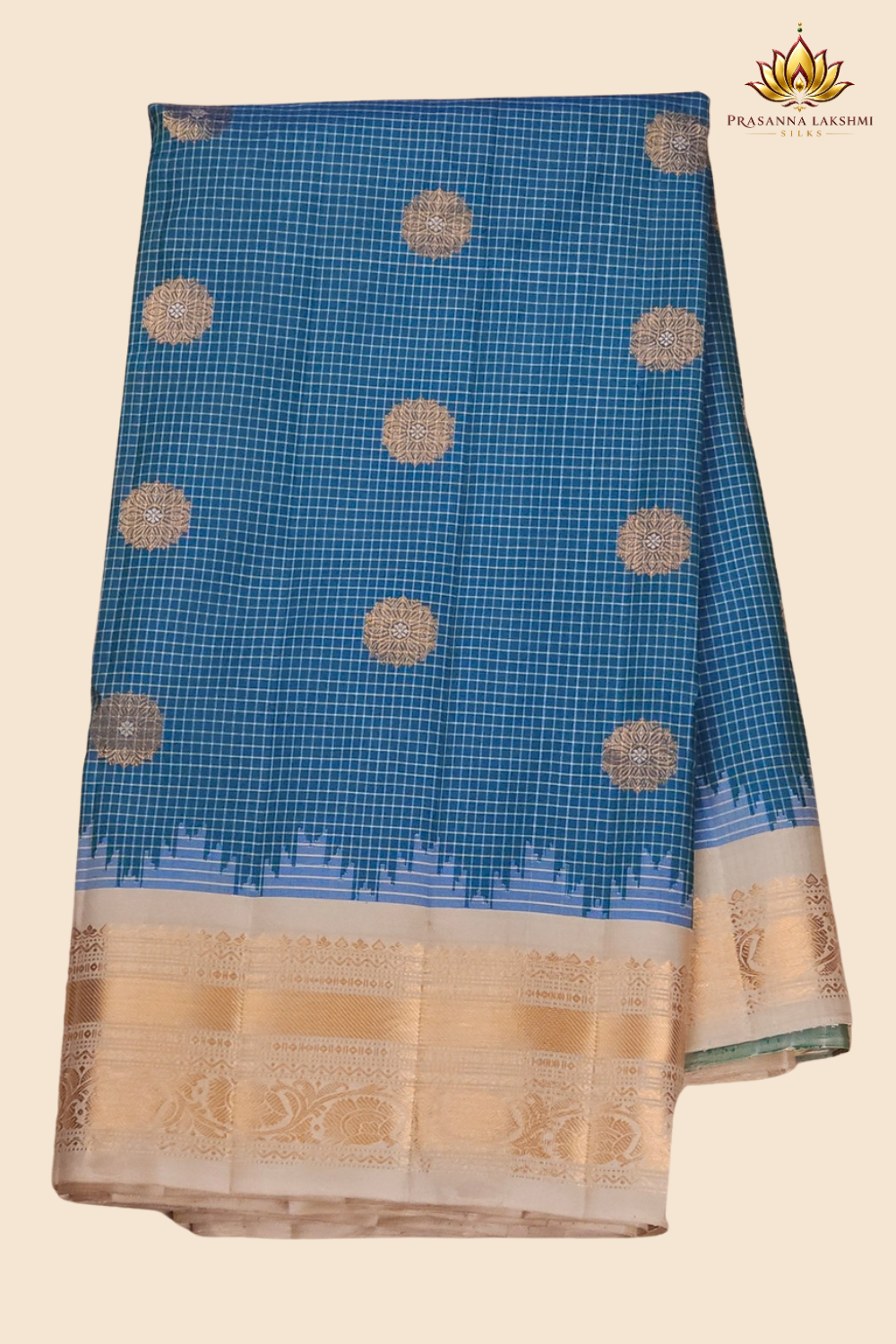 Elegant handloom Gadwal pure silk saree suitable for weddings and festive celebrations.