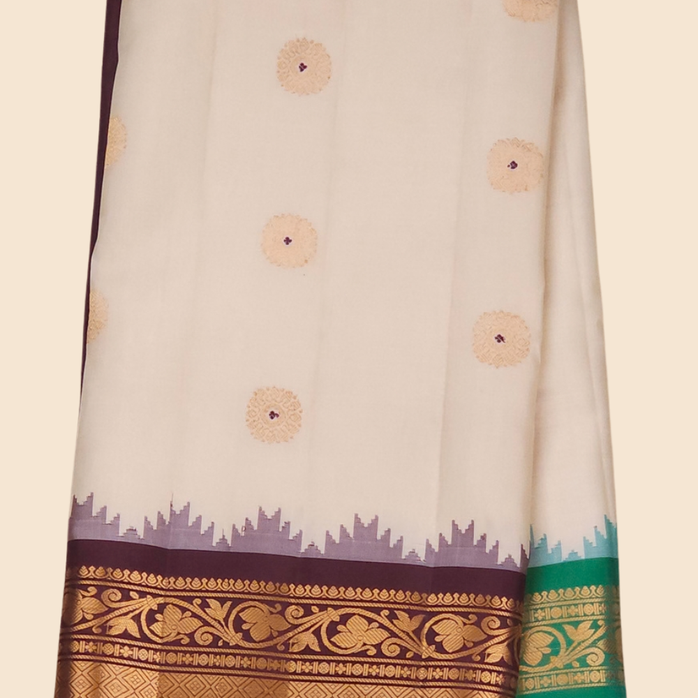 Rich zari-woven brocade pallu detail on Gadwal silk saree
