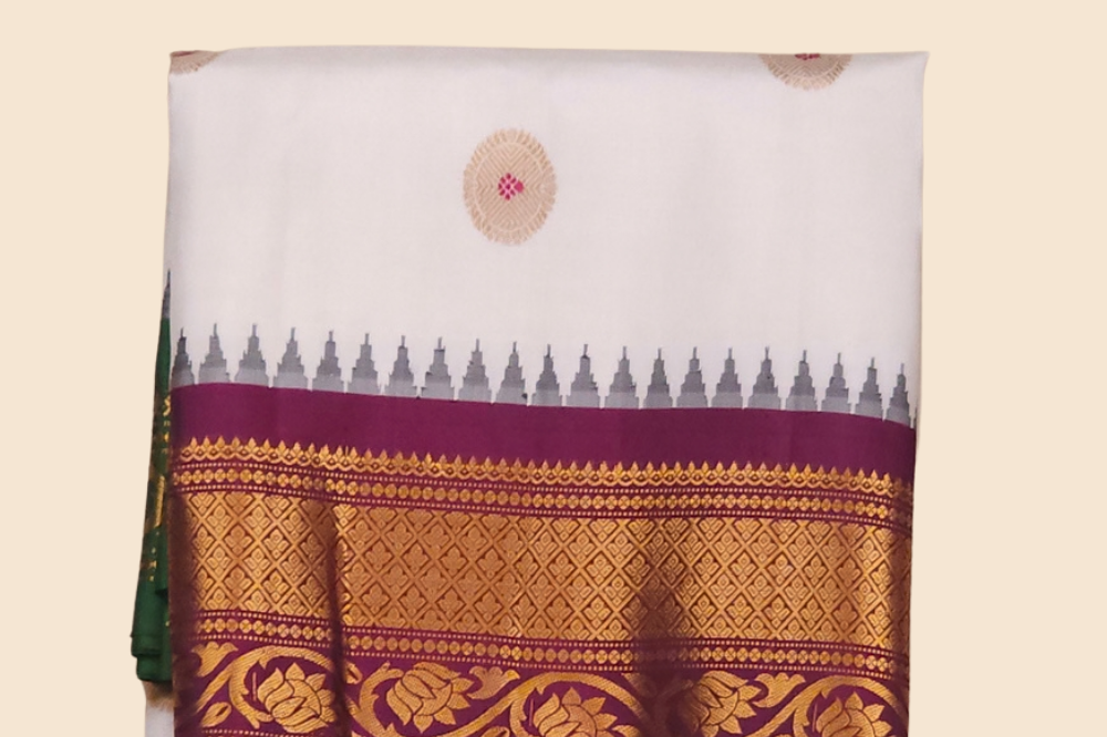 Rich zari-woven brocade pallu detail on Gadwal silk saree

