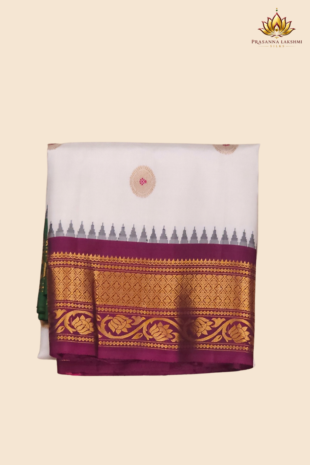 Rich zari-woven brocade pallu detail on Gadwal silk saree

