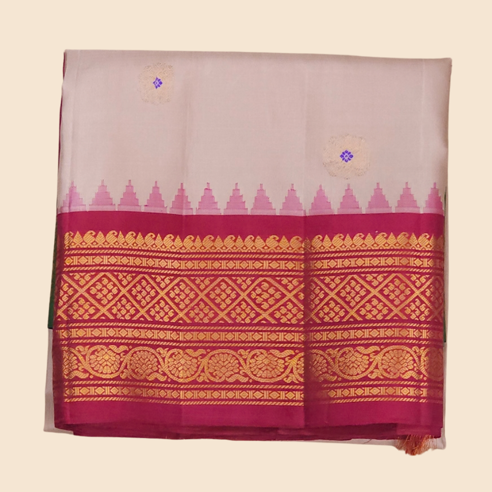 Rich zari-woven brocade pallu detail on Gadwal silk saree
