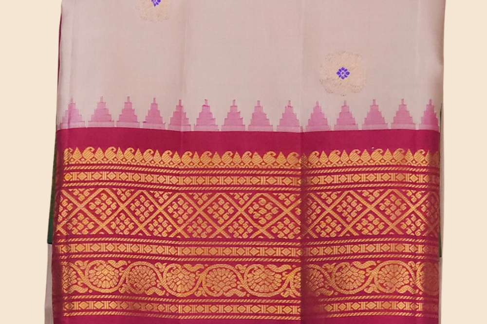 Rich zari-woven brocade pallu detail on Gadwal silk saree
