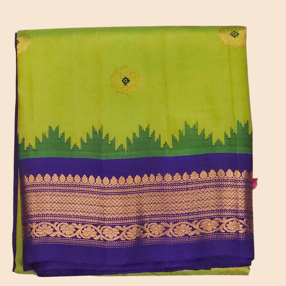 Rich zari-woven brocade pallu detail on Gadwal silk saree
