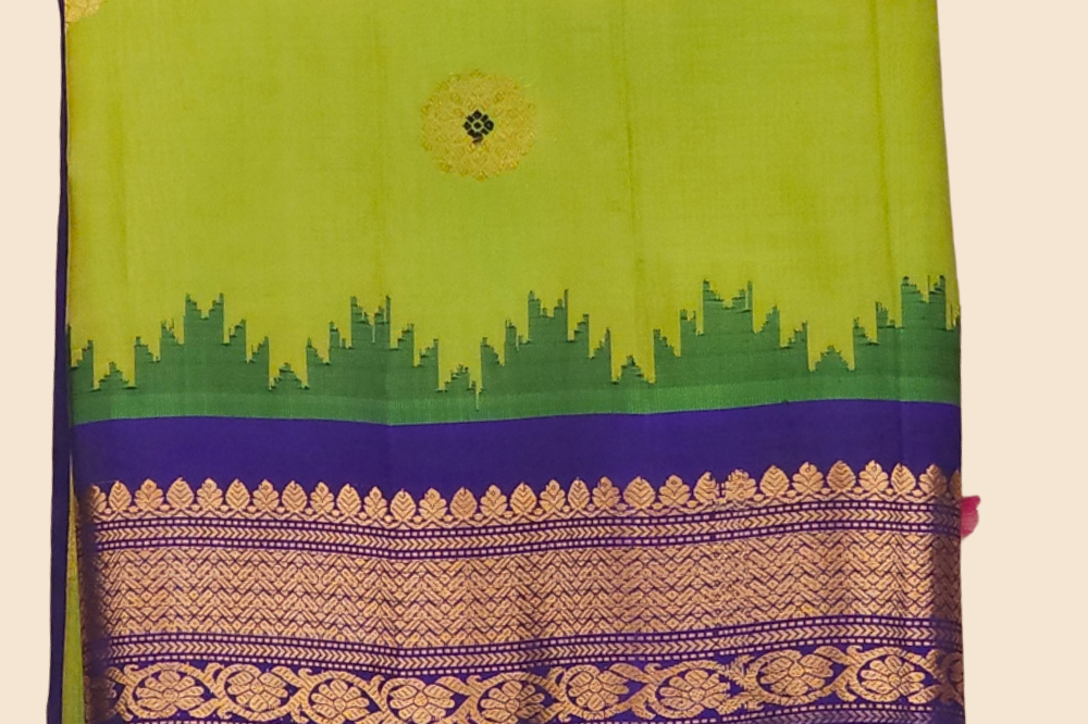Rich zari-woven brocade pallu detail on Gadwal silk saree
