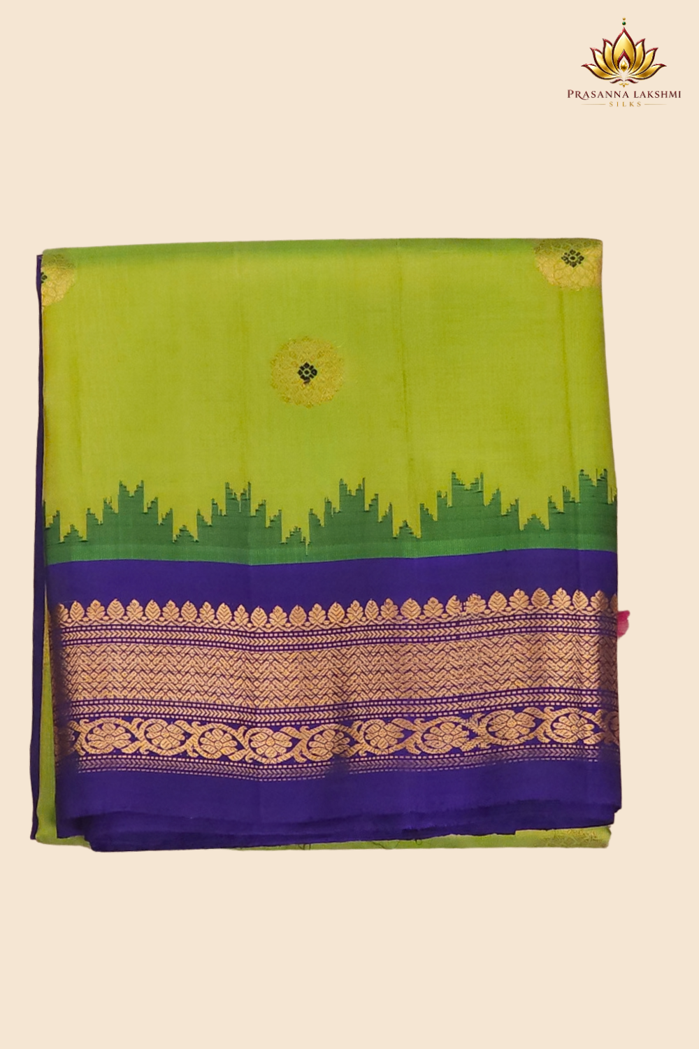 Rich zari-woven brocade pallu detail on Gadwal silk saree
