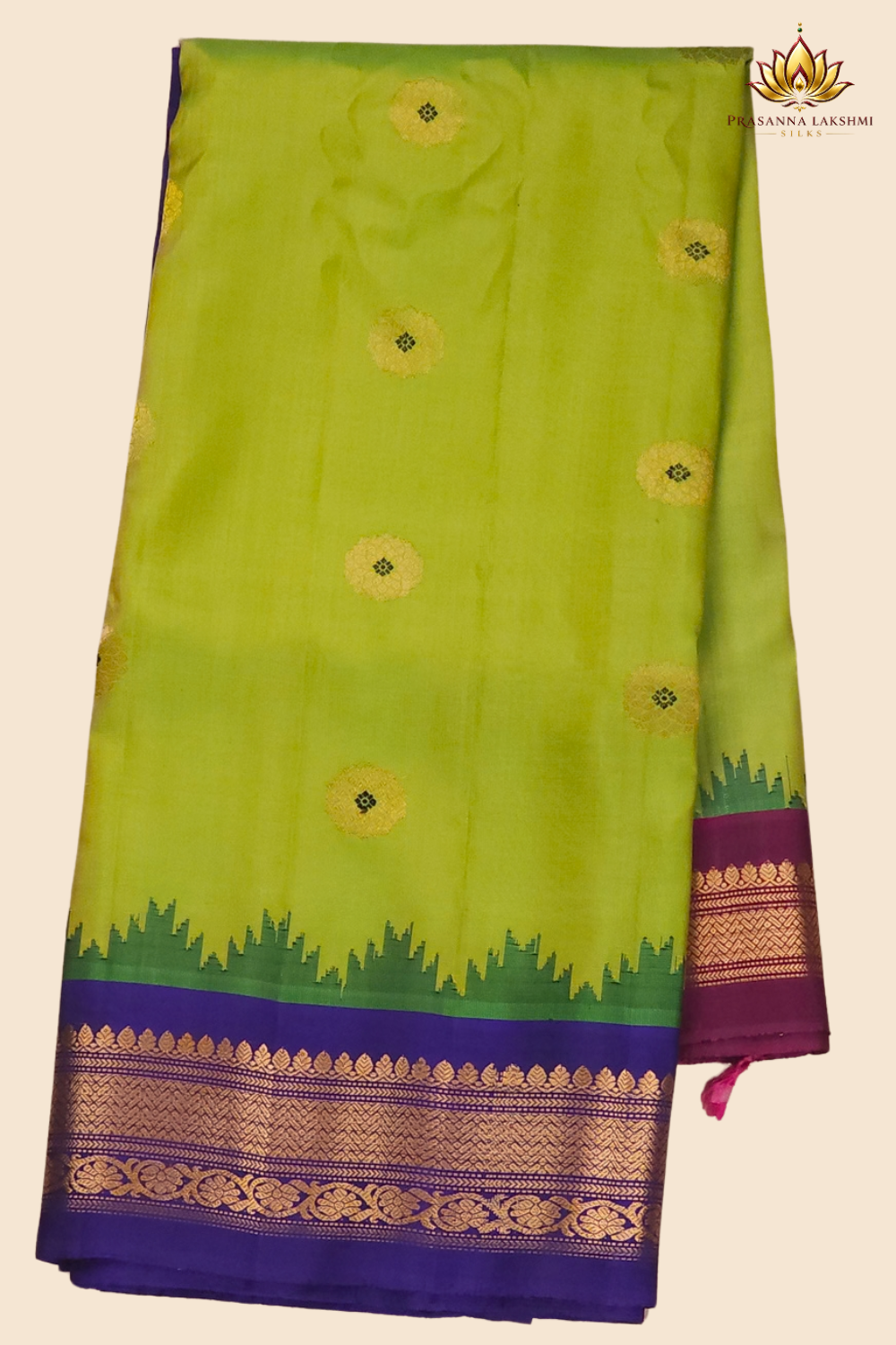 Gadwal pure silk saree paired with contrast blouse
