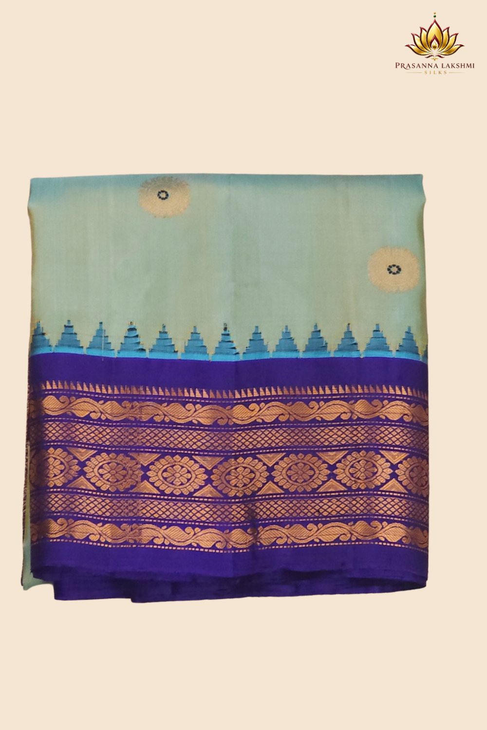 Rich zari-woven brocade pallu detail on Gadwal silk saree
