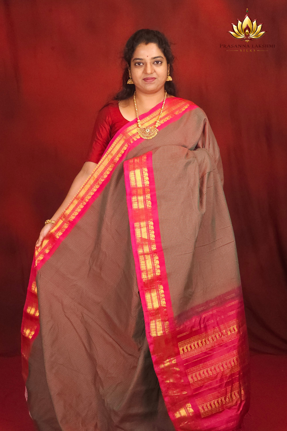 Lightweight Gadwal cotton saree featuring elegant zari border and striped pallu design.

