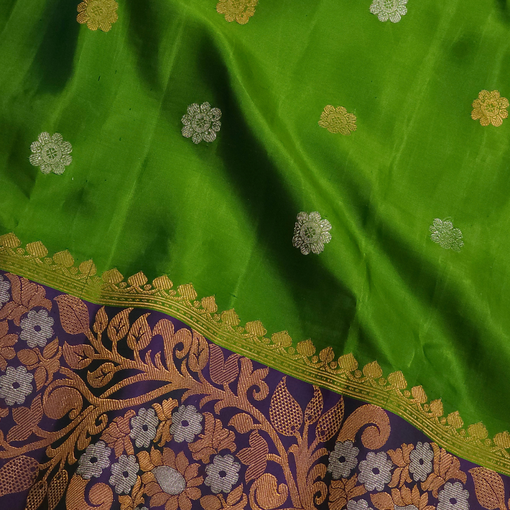 Elegant traditional Gadwal Silk Saree with rich zari weaving, meenakari border detailing, brocade pallu, perfect for weddings and festive occasions.