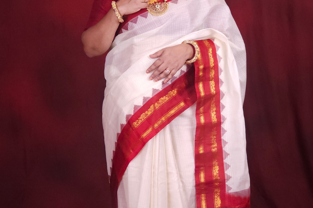 Lightweight Gadwal cotton saree featuring elegant zari border and striped pallu design.
