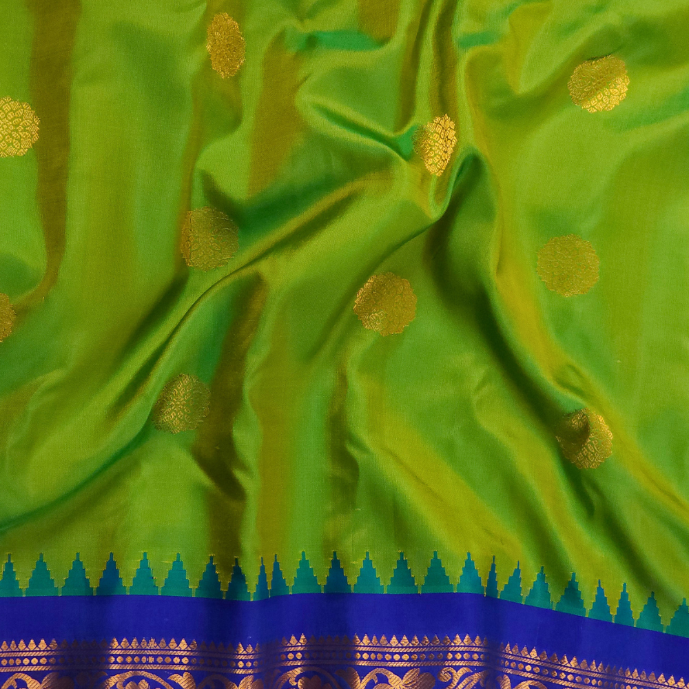 Full drape view of Handloom Gadwal silk saree