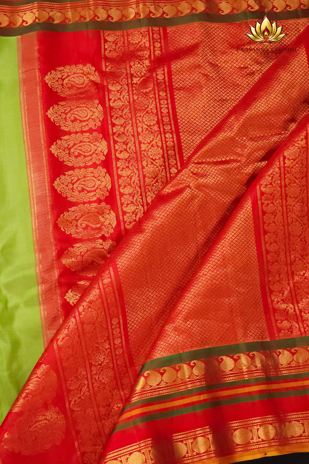 Gadwal pure silk saree paired with contrast blouse
