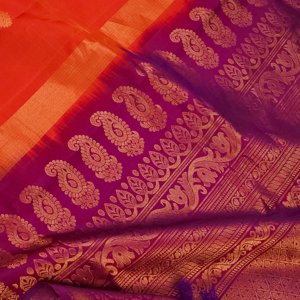 Elegant traditional Gadwal Silk Saree with rich zari weaving, meenakari border detailing, brocade pallu, perfect for weddings and festive occasions.