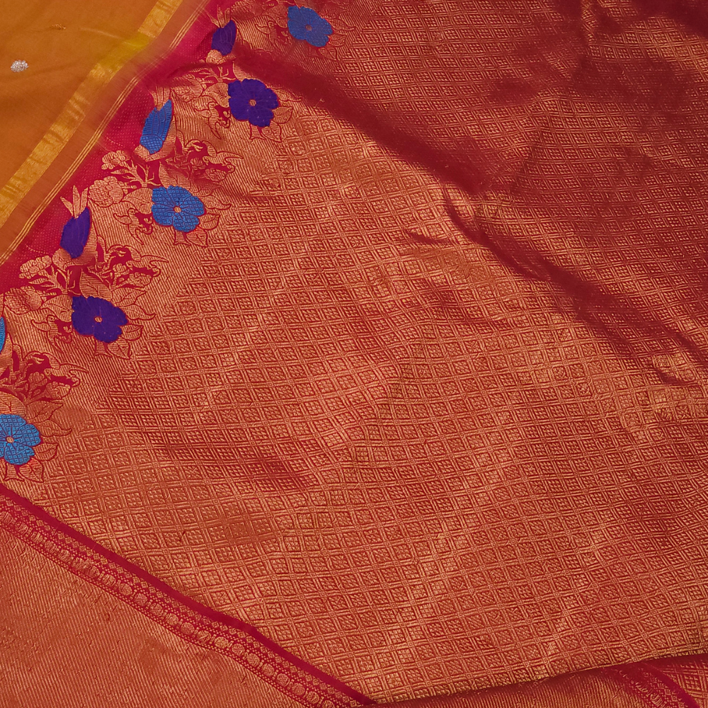 Elegant traditional Gadwal Silk Saree with rich zari weaving, meenakari border detailing, brocade pallu, perfect for weddings and festive occasions.