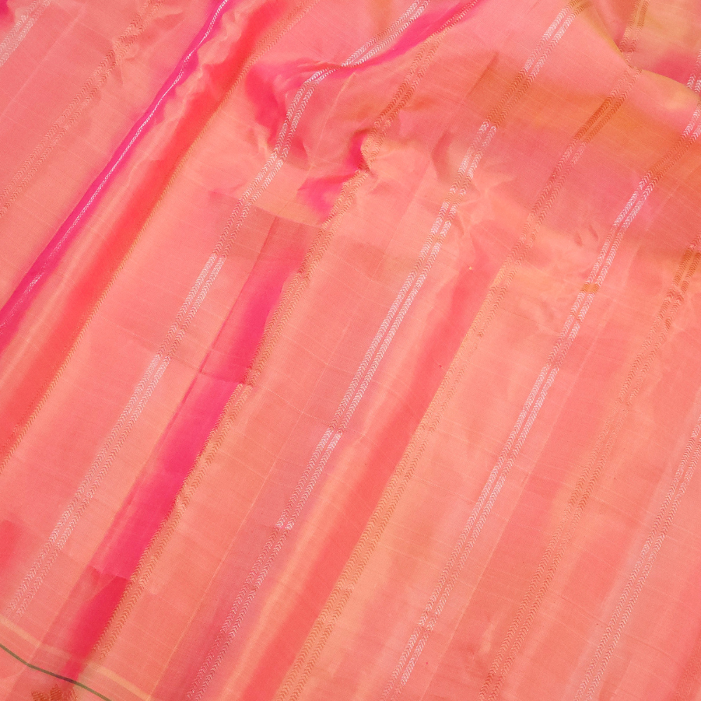 Traditional Gadwal silk saree featuring rich zari brocade pallu and woven detailing

