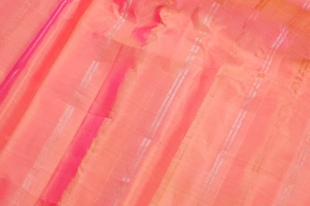 Traditional Gadwal silk saree featuring rich zari brocade pallu and woven detailing
