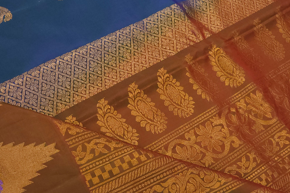 Elegant traditional Gadwal Silk Saree with rich zari weaving, meenakari border detailing, brocade pallu, perfect for weddings and festive occasions.