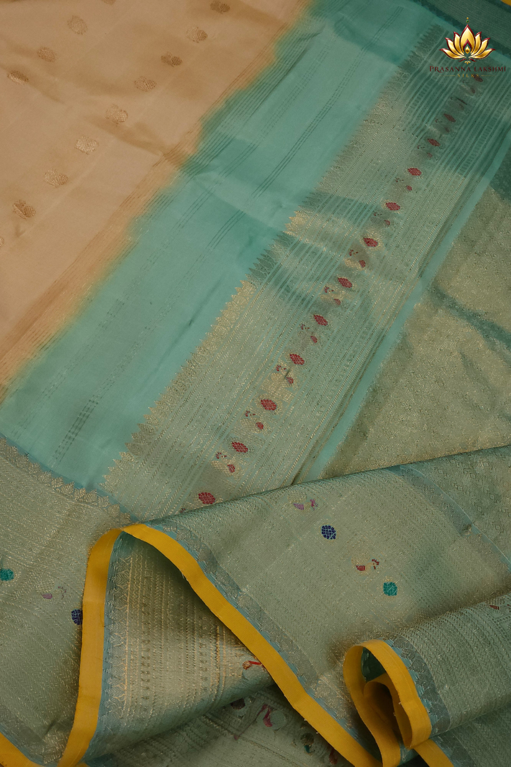 Elegant traditional Gadwal Silk Saree with rich zari weaving, meenakari border detailing, brocade pallu, perfect for weddings and festive occasions.