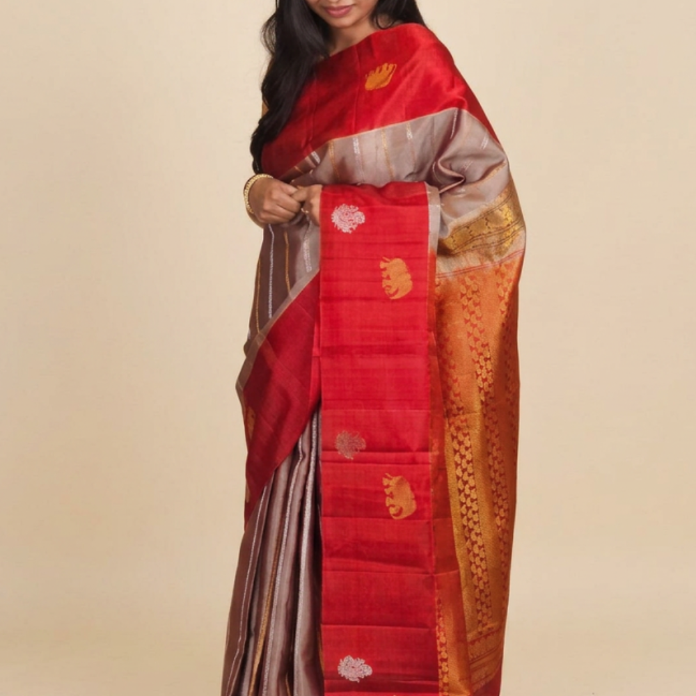 Traditional Gadwal silk saree featuring rich zari brocade pallu and woven detailing
