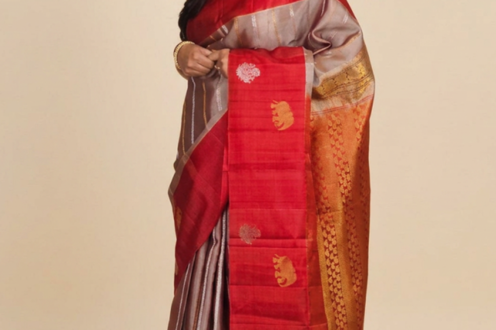 Traditional Gadwal silk saree featuring rich zari brocade pallu and woven detailing
