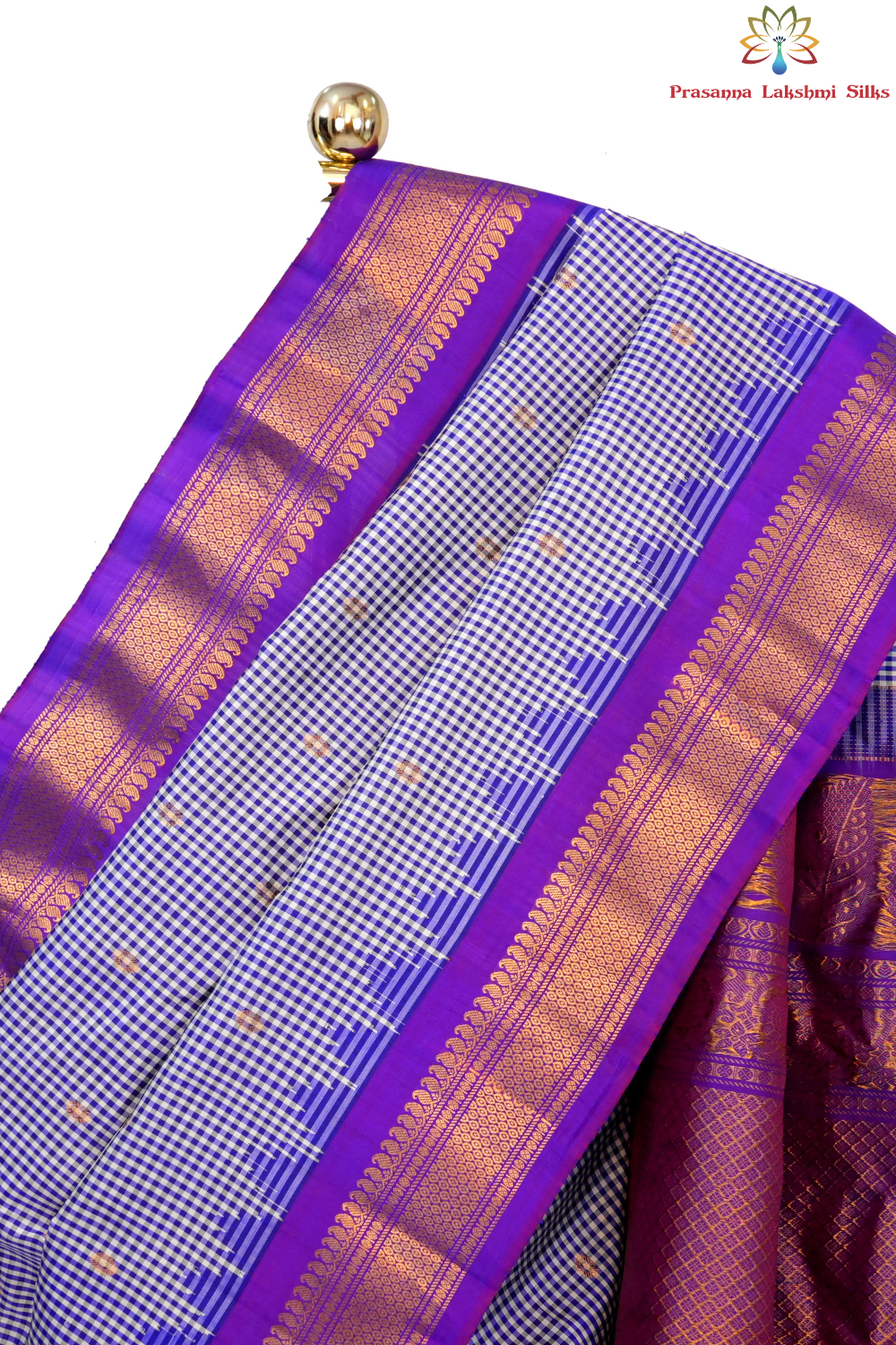 Elegant handloom Gadwal pure silk saree suitable for weddings and festive celebrations.