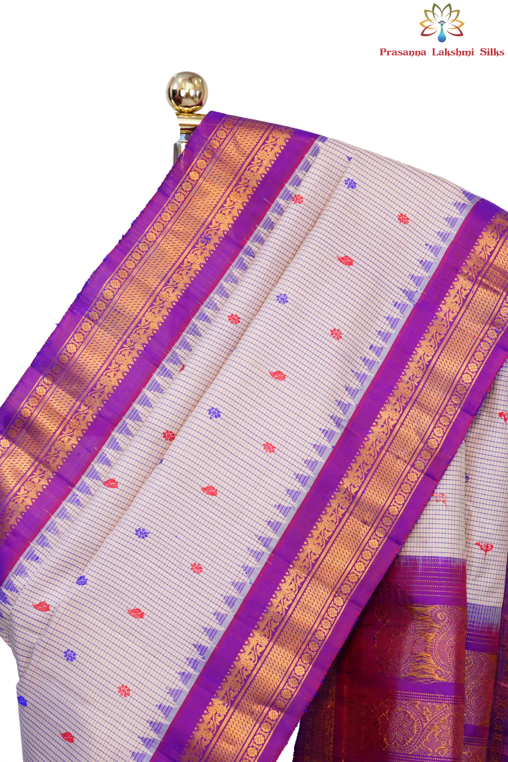 Elegant handloom Gadwal pure silk saree suitable for weddings and festive celebrations.