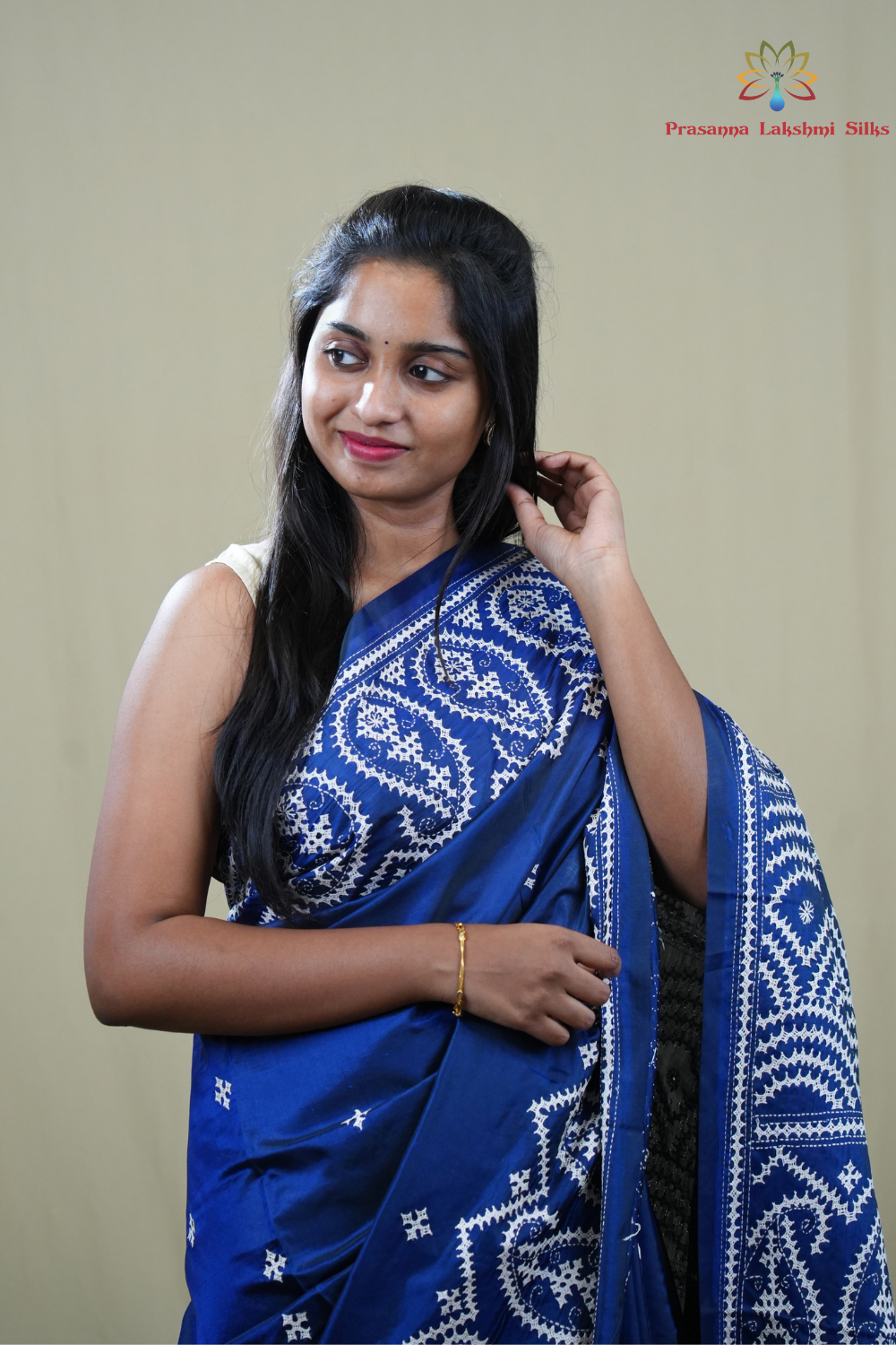 Elegant Semi Bangalore Silk Saree suitable for festive occasions with detailed Kutch embroidery.