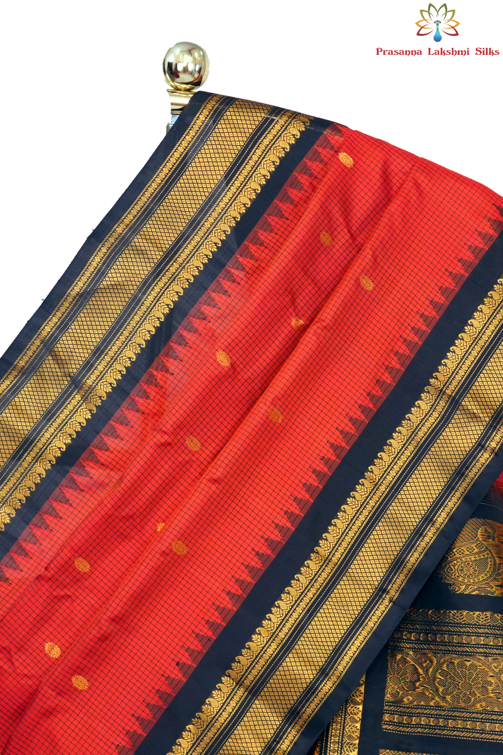 Elegant handloom Gadwal pure silk saree suitable for weddings and festive celebrations.