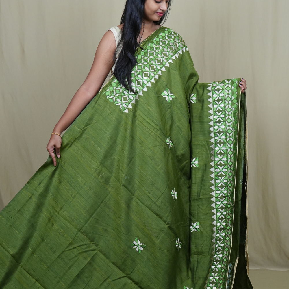 Elegant thread embroidered saree featuring rich pallu design and running blouse piece.

