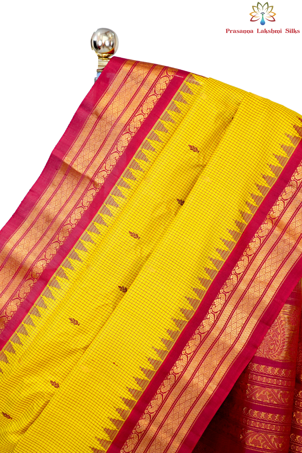 Elegant handloom Gadwal pure silk saree suitable for weddings and festive celebrations.