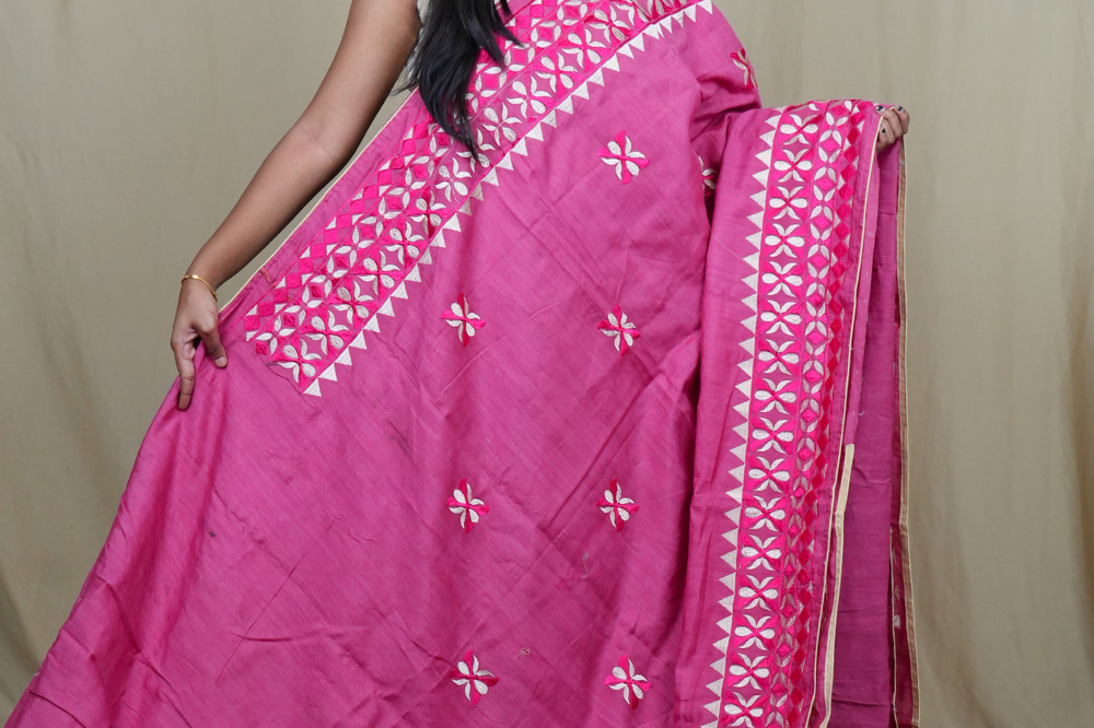 Elegant thread embroidered saree featuring rich pallu design and running blouse piece.
