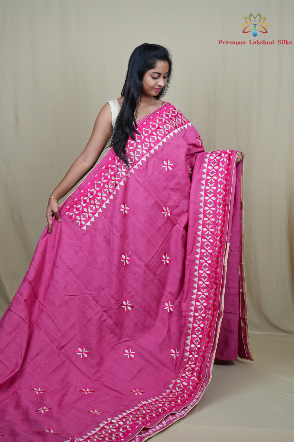 Elegant thread embroidered saree featuring rich pallu design and running blouse piece.
