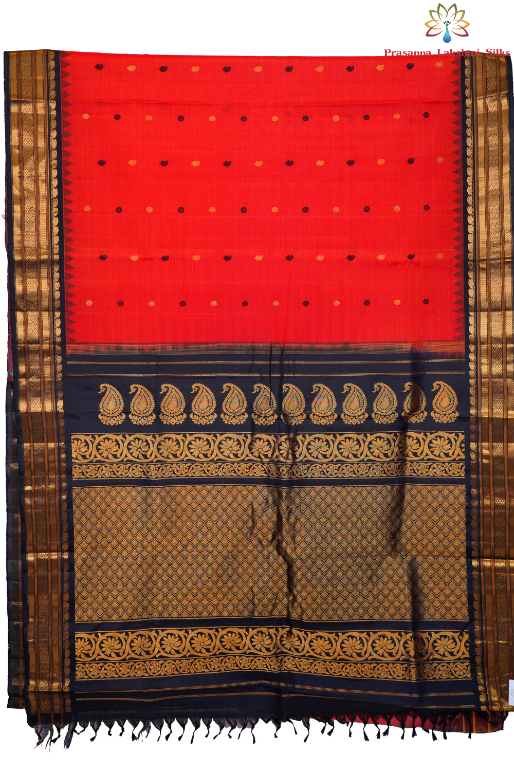 Traditional Gadwal SiCo saree featuring exquisite zari woven borders and blouse piece.
