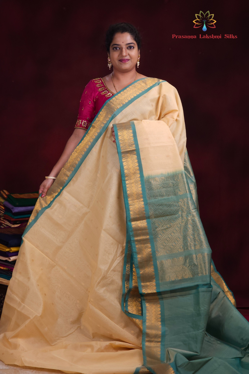 Cream Gadwal silk cotton saree with Light Sea Green zari-woven border