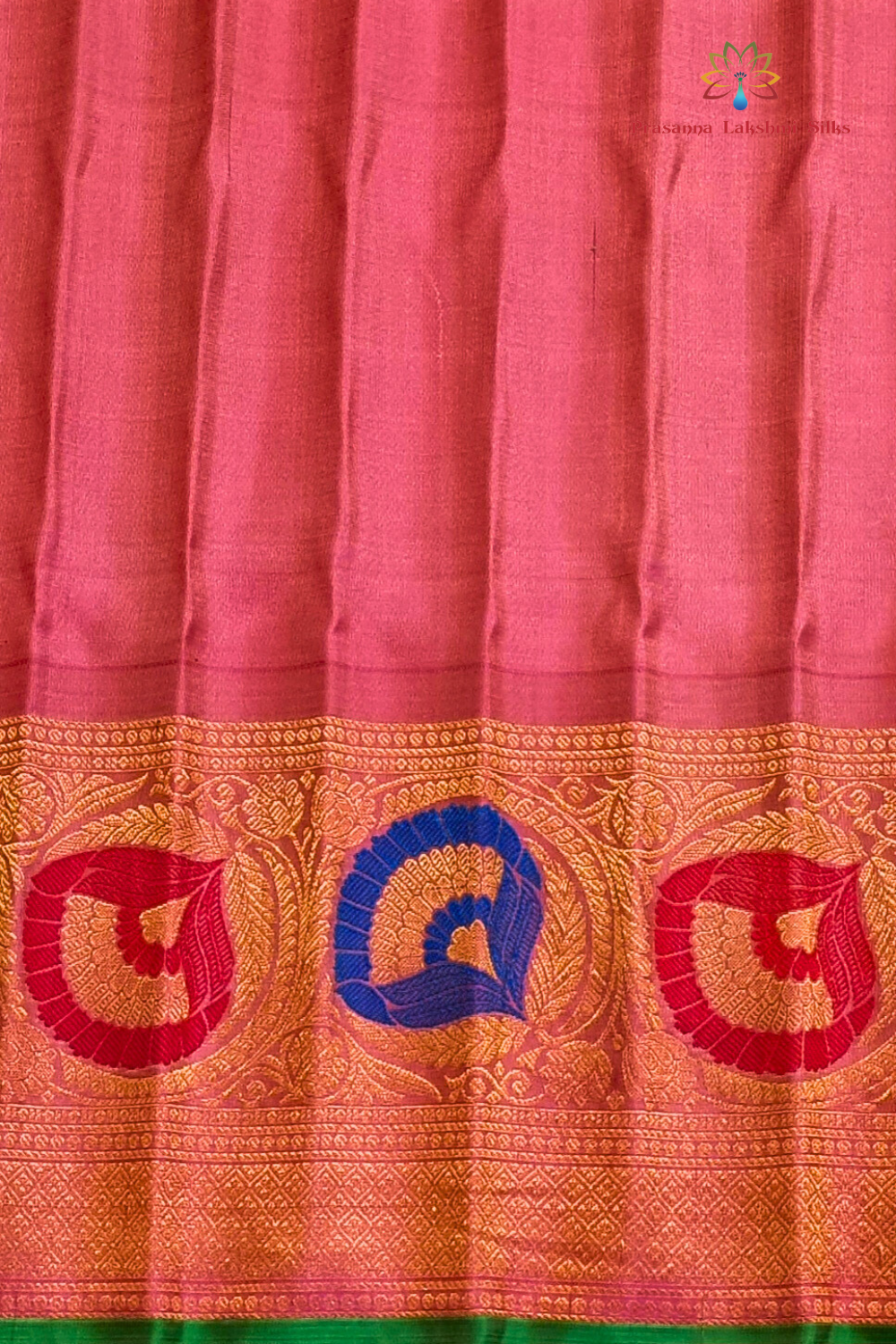 Elegant Telugu traditional Gadwal silk saree in cream with onion pink blouse piece

