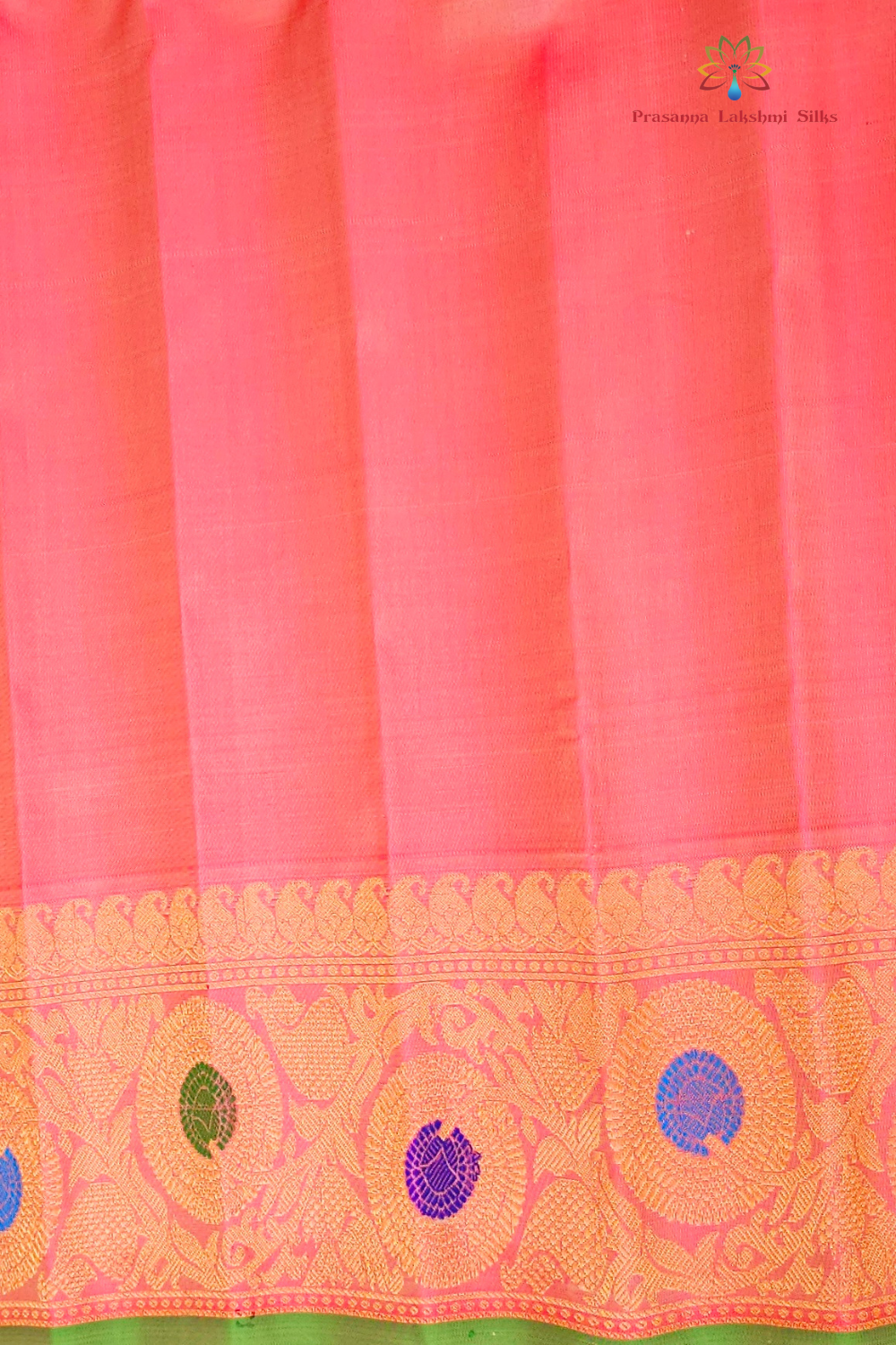 Elegant Telugu traditional Gadwal silk saree in cream with onion pink blouse piece

