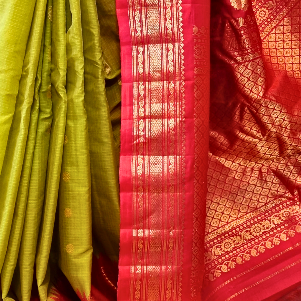 Elegant handloom Gadwal silk cotton saree suitable for weddings and grand celebrations.