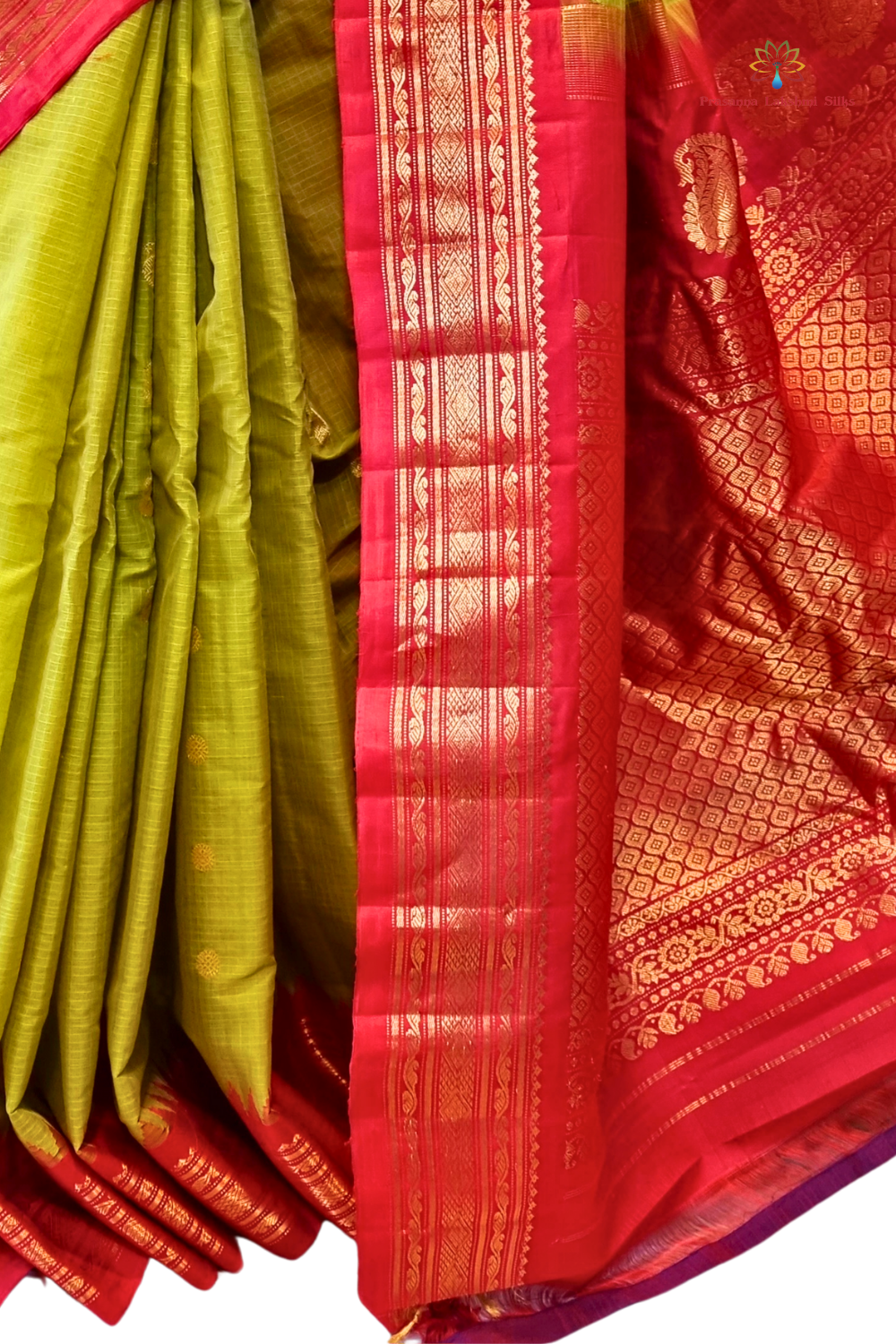 Elegant handloom Gadwal silk cotton saree suitable for weddings and grand celebrations.