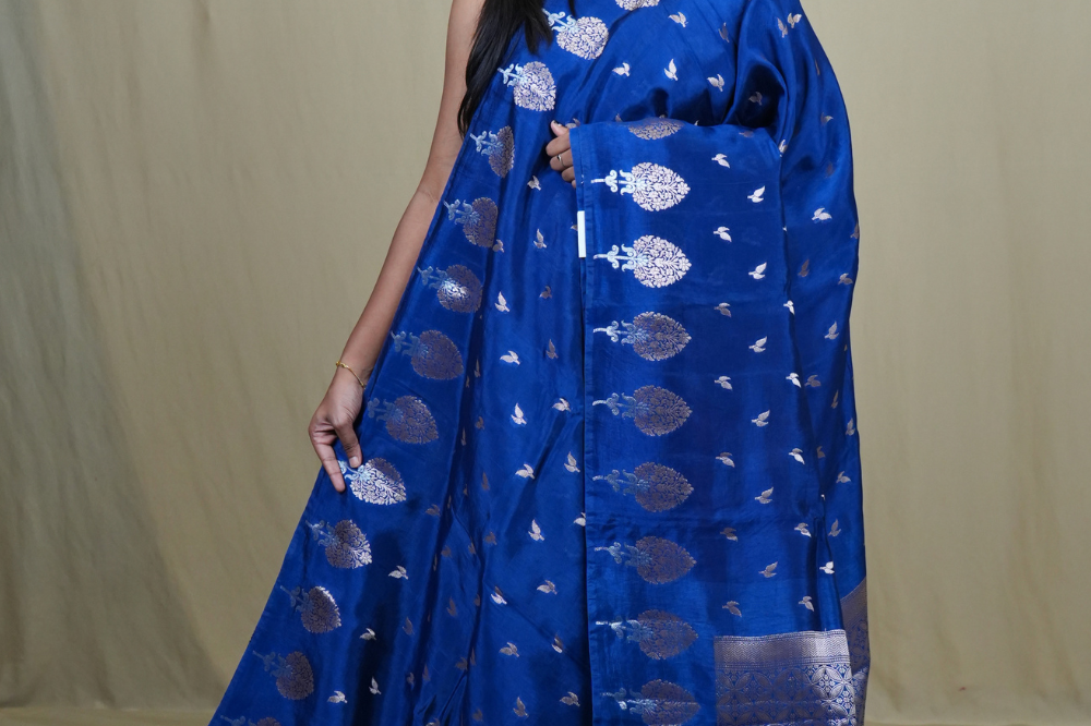 Banarasi Munga silk saree with all-over leaf-shaped zari woven motifs and gold/silver floral borders.
