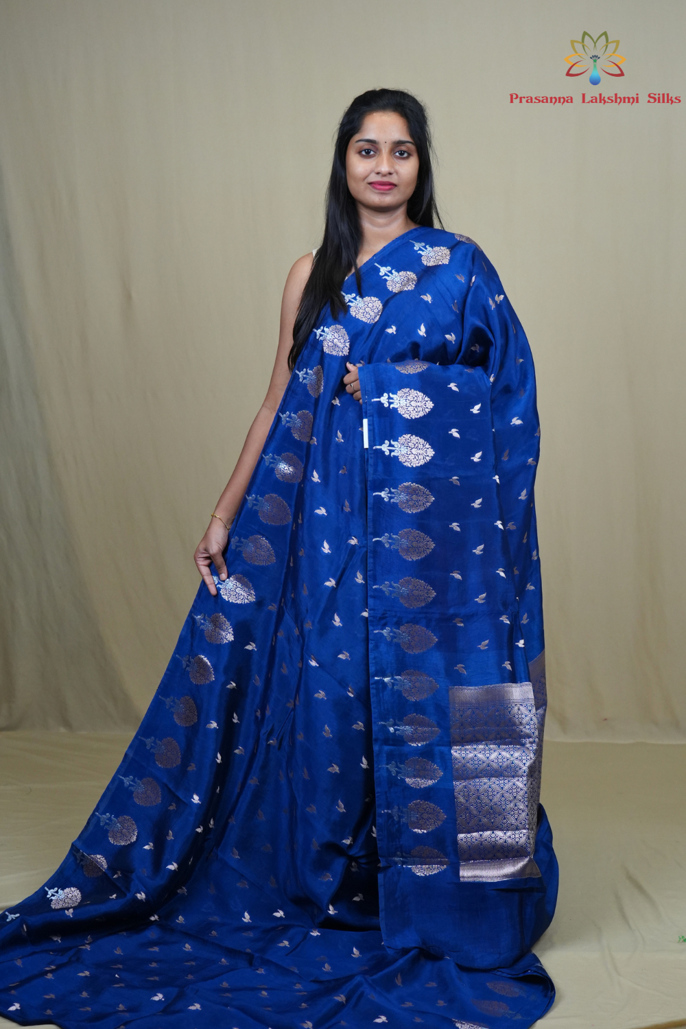 Banarasi Munga silk saree with all-over leaf-shaped zari woven motifs and gold/silver floral borders.
