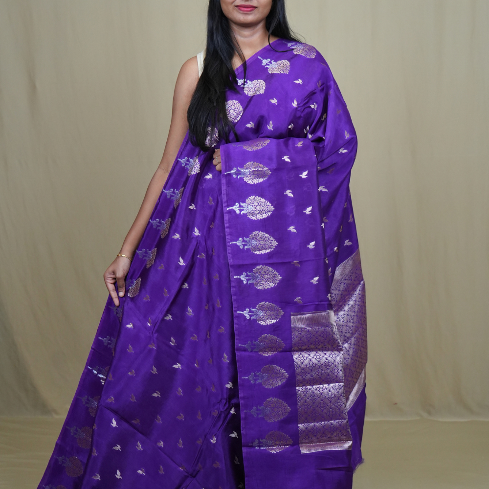 Banarasi Munga silk saree with all-over leaf-shaped zari woven motifs and gold/silver floral borders.

