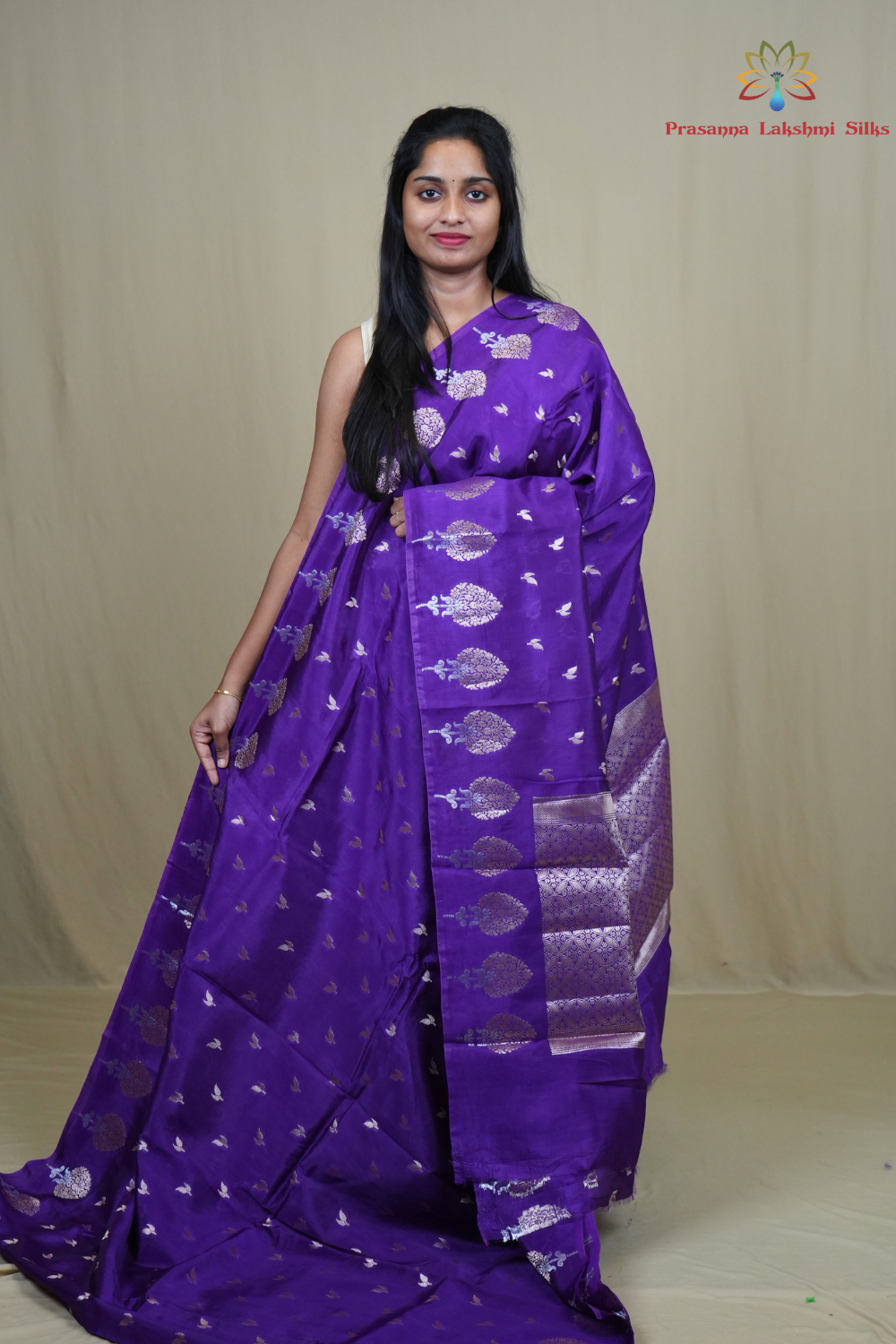 Banarasi Munga silk saree with all-over leaf-shaped zari woven motifs and gold/silver floral borders.
